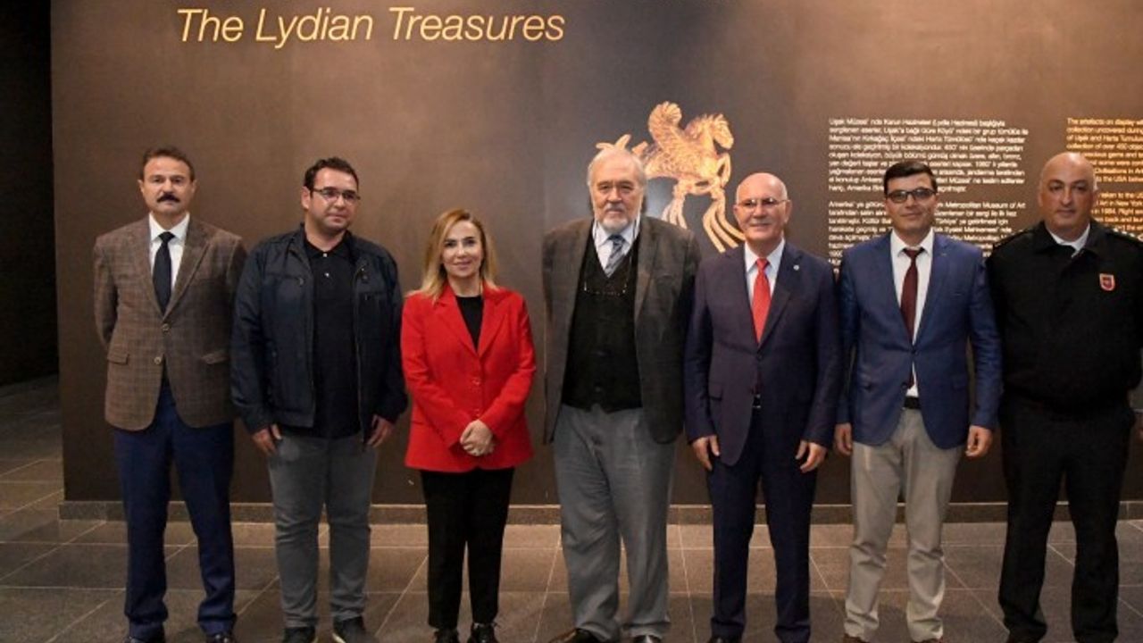 TARİHÇİ İLBER ORTAYLI UŞAK ARKEOLOJİ MÜZESİNİ VE ULUBEY KANYONLARINI ZİYARET ETTİ