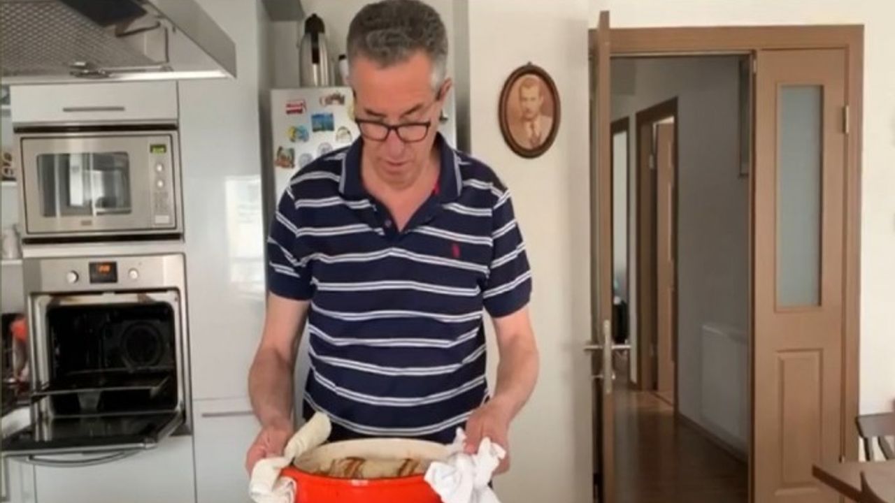 Başkan Arda, ‘Evde kal’ çağrısına uydu, evde ekmek yaptı