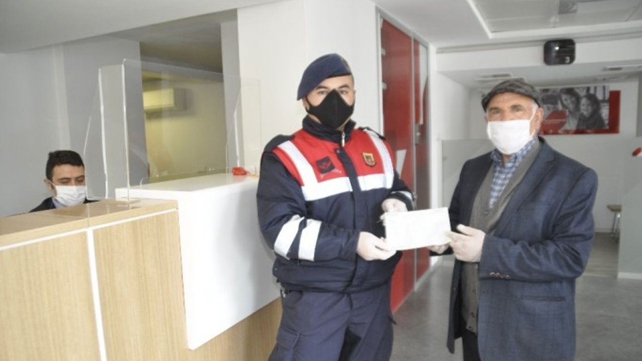 Emekli maaşının hepsini ’’Biz Bize Yeteriz Türkiye’m’’ kampanyasına bağışladı