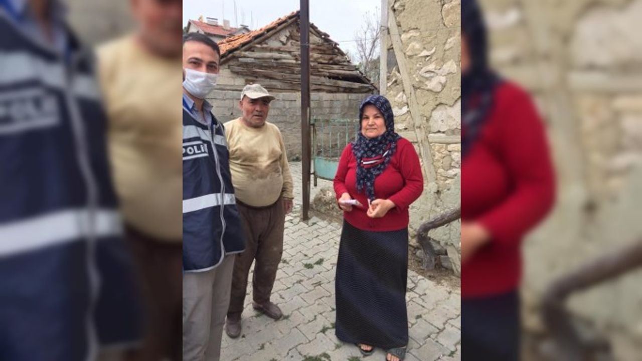 Gediz’de polis ve jandarma ekipleri kapı kapı yardım dağıttı