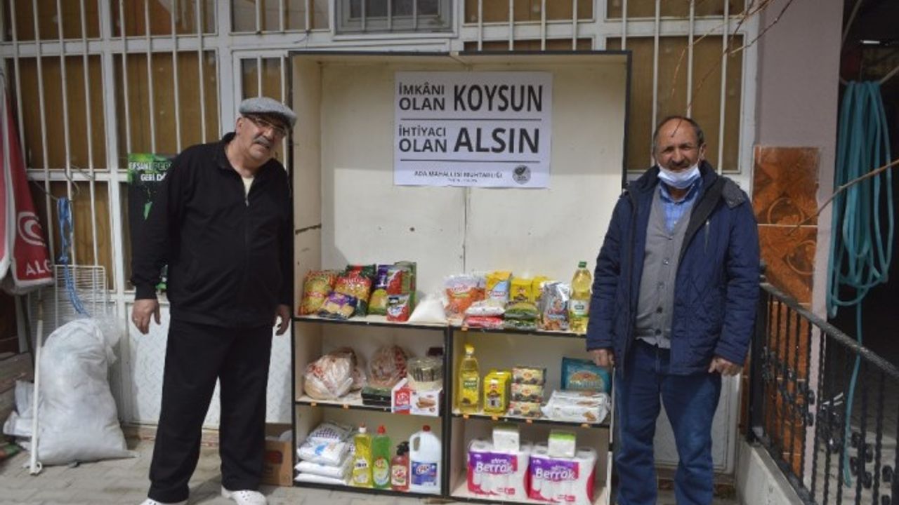Tavşanlılı muhtar "İmkanı olan bıraksın, ihtiyacı olan alsın" rafı oluşturdu