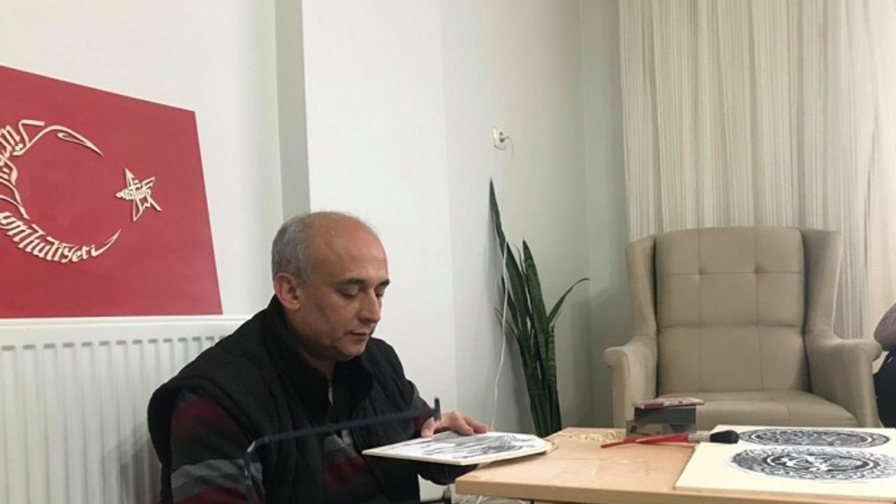 Yaptığı eserlerin gelirini ’’Biz bize yeteriz Türkiyem’’ kampanyasına bağışlıyor