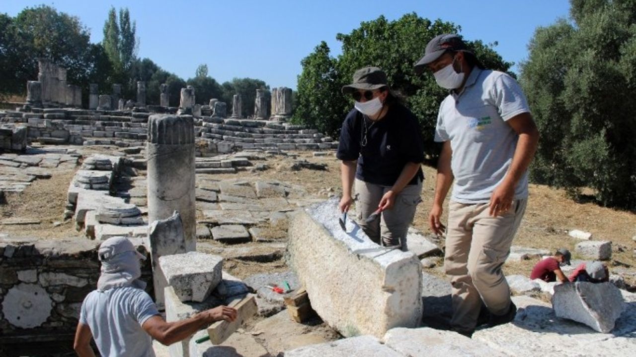 Hekate kutsal alanında sütunlar ortaya çıkıyor