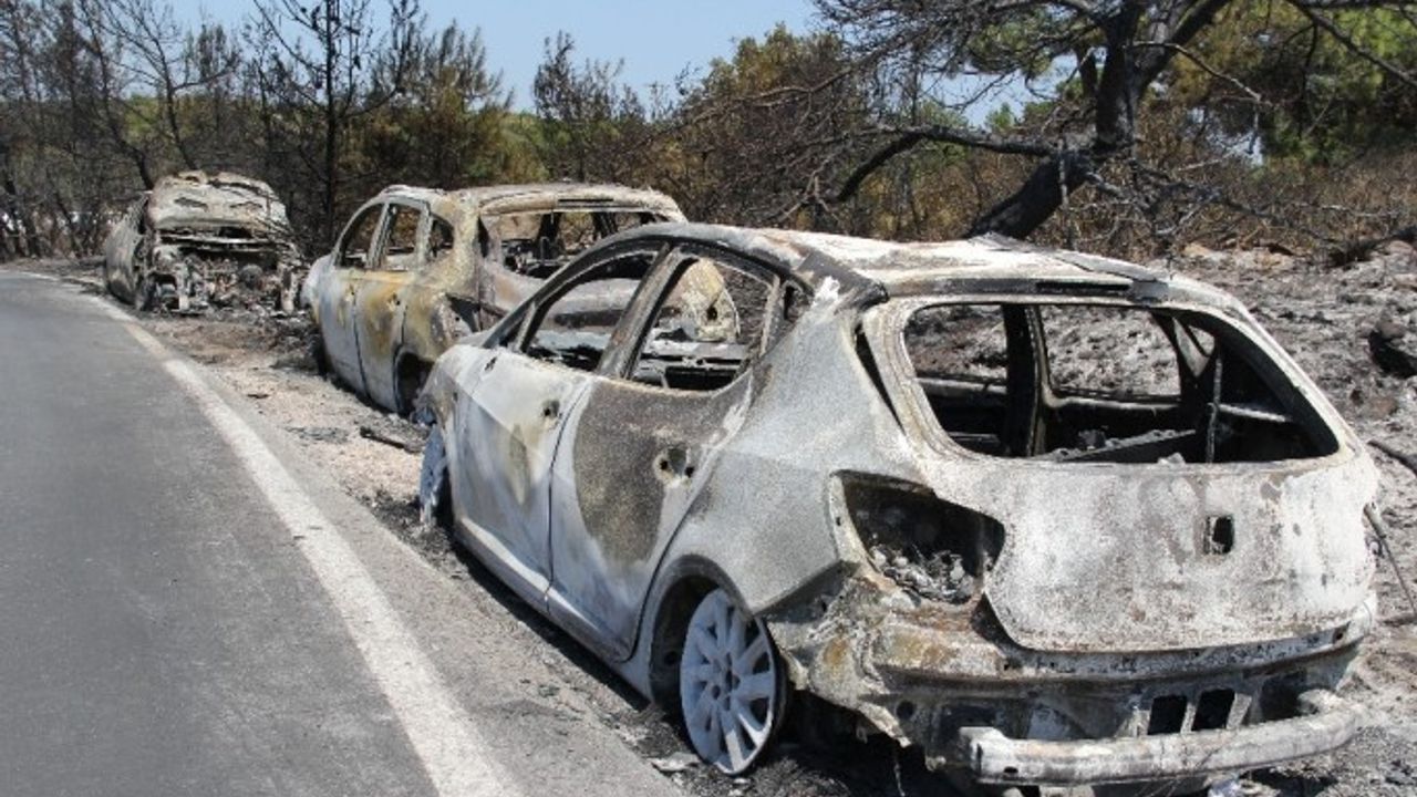 İzmir’deki yangında bilanço ağır oldu: 58 araç yandı, 2 milyon TL’nin üstünde hasar var