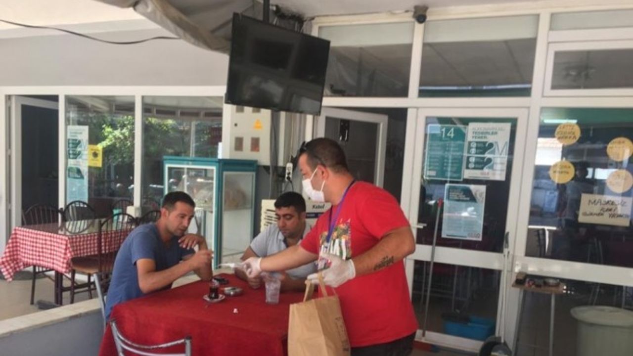 Kuşadası Belediyesi’nin maske seferberliği uzak mahallelerde sürüyor