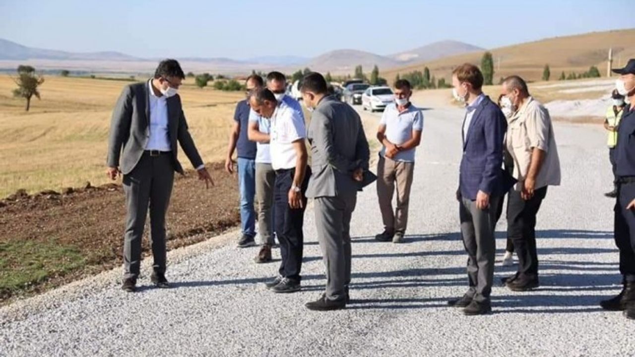 Vali Çelik, Altıntaş ilçesine bağlı Osmaniye-Yayla Köy yolunu inceledi