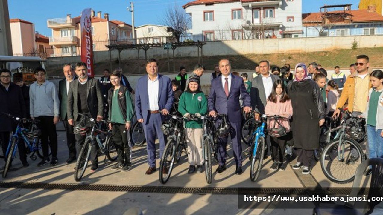 Başkan Çakın'dan Öğrencilere Anlamlı Hediye
