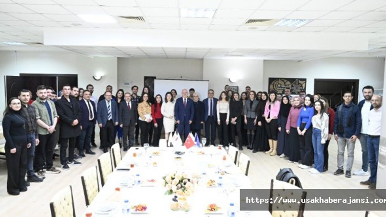Rektör Savaş, 'Gençler Çalışıyor, Uşak Gelişiyor' Projesinin İlk Kursiyerleriyle Buluştu
