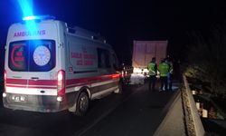 Uşak’ta kamyona çarpan motosüklet sürücüsü öldü