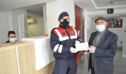 Emekli maaşının hepsini ’’Biz Bize Yeteriz Türkiye’m’’ kampanyasına bağışladı