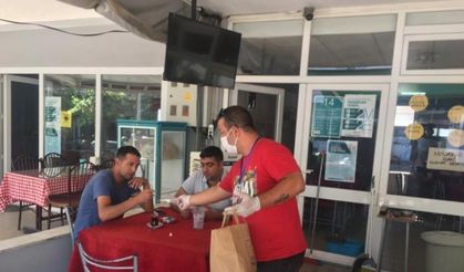 Kuşadası Belediyesi’nin maske seferberliği uzak mahallelerde sürüyor