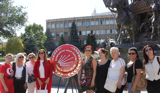 Uşakta Chp 102.Kuruluş yıl dönümünü kutladı.
