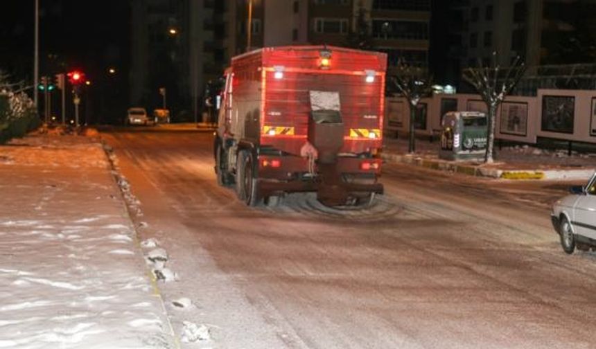 Başkan Çakın’dan Soğukta Çalışan Ekiplere Sıcak Sürpriz