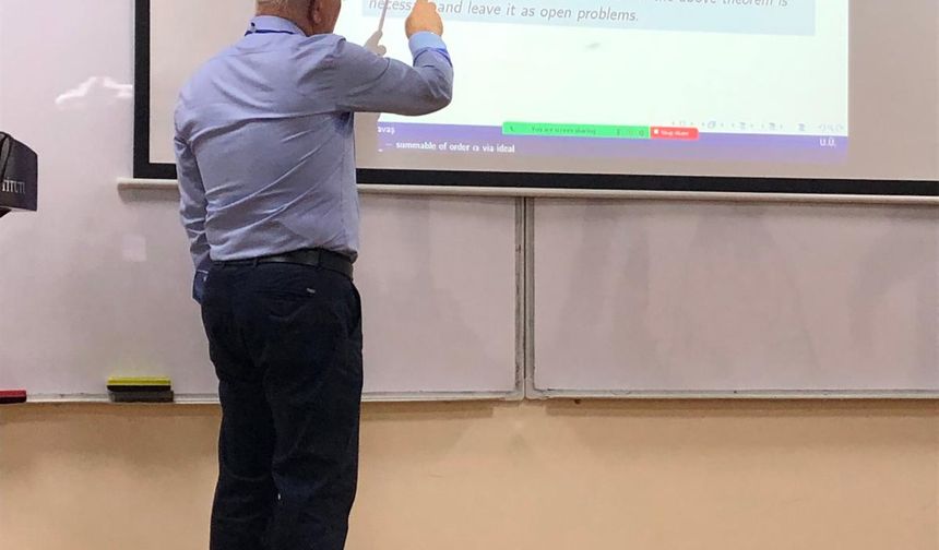 Matematik Duayenleri Arasında Yer Alan Rektör Prof. Dr. Savaş, Matematik Kongresi’nde Sunum gerçekleştirdi.