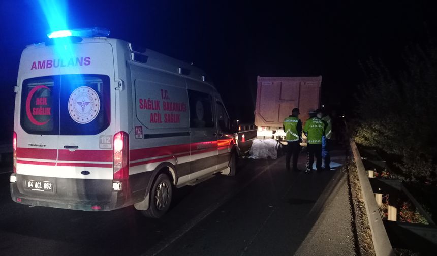 Uşak’ta kamyona çarpan motosüklet sürücüsü öldü