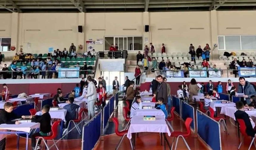 Eşme’de Akıl ve Zeka Oyunları Turnuvası Düzenlendi