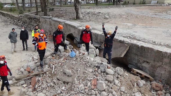 Uşak’ta Yerel Düzey Saha Deprem Tatbikatı Yapıldı