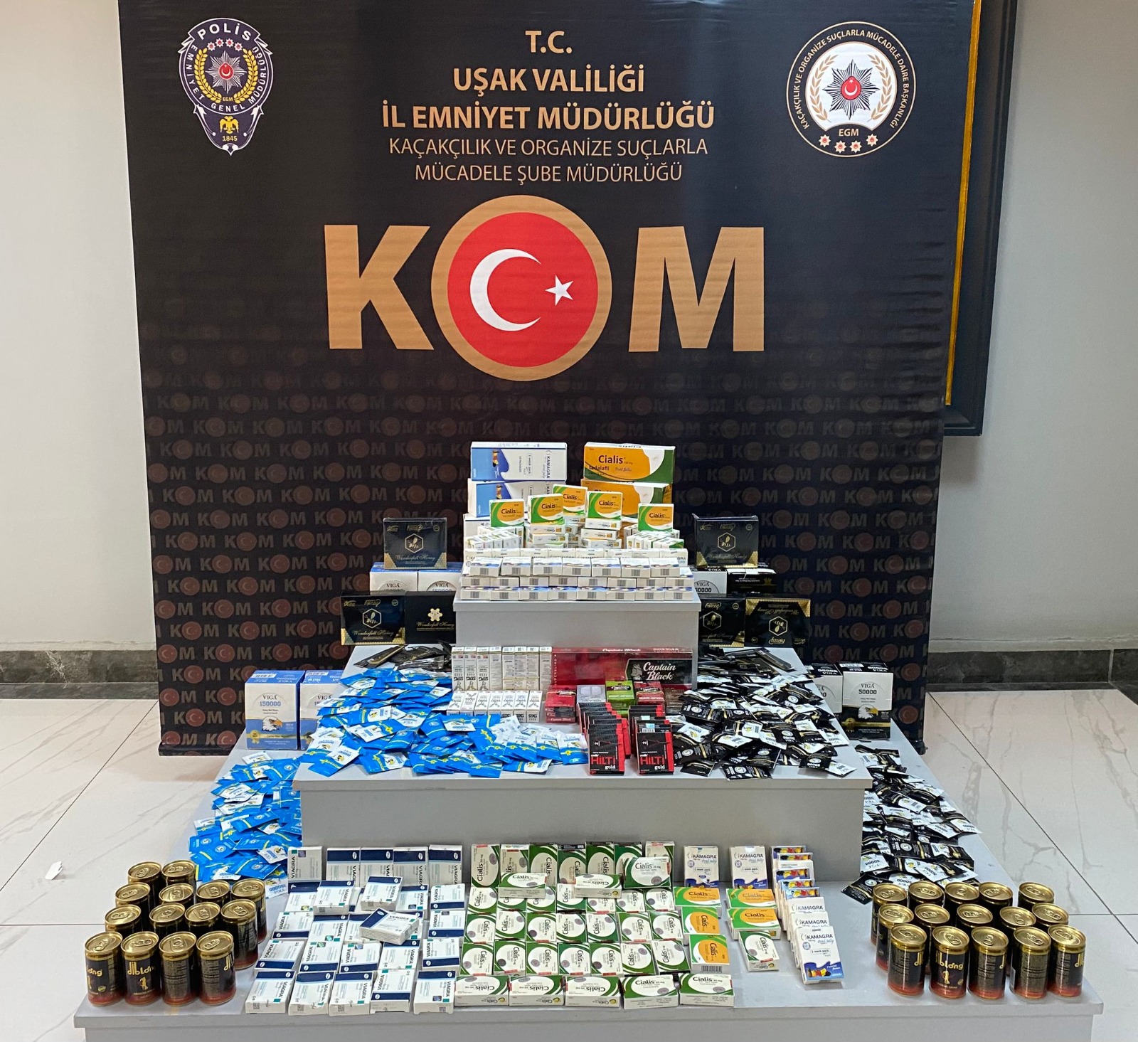 UŞAK KOM POLİSLERİNİN ELİ KAÇAKÇILARIN YAKASINI BIRAKMIYOR