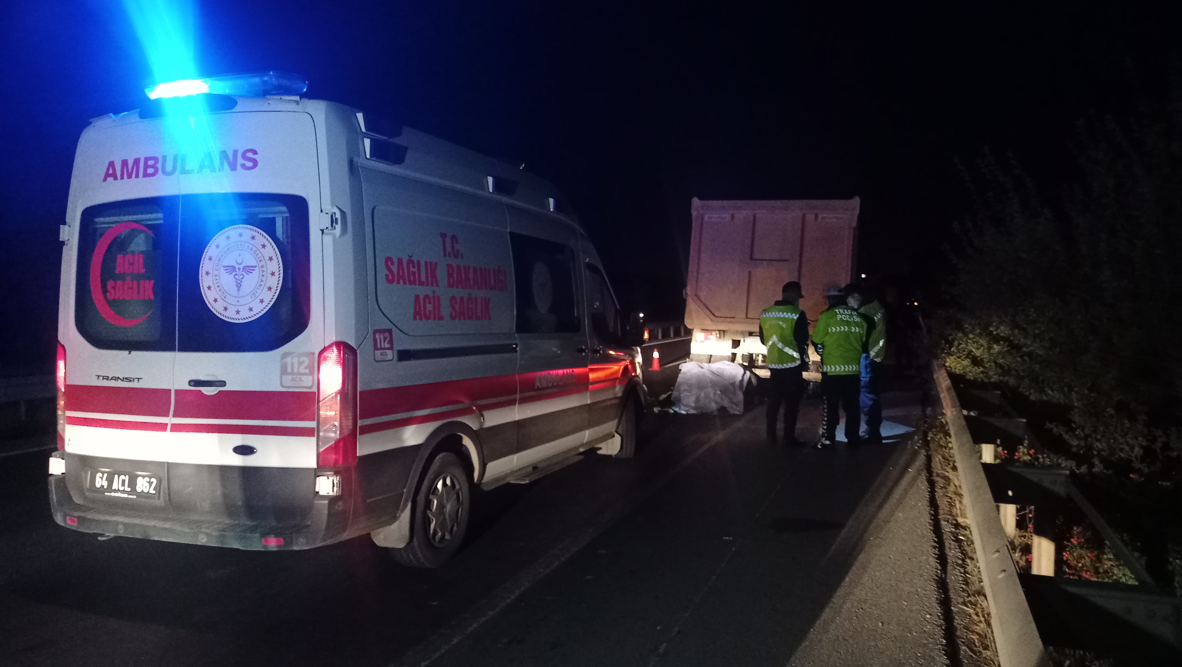 Uşak’ta kamyona çarpan motosüklet sürücüsü öldü